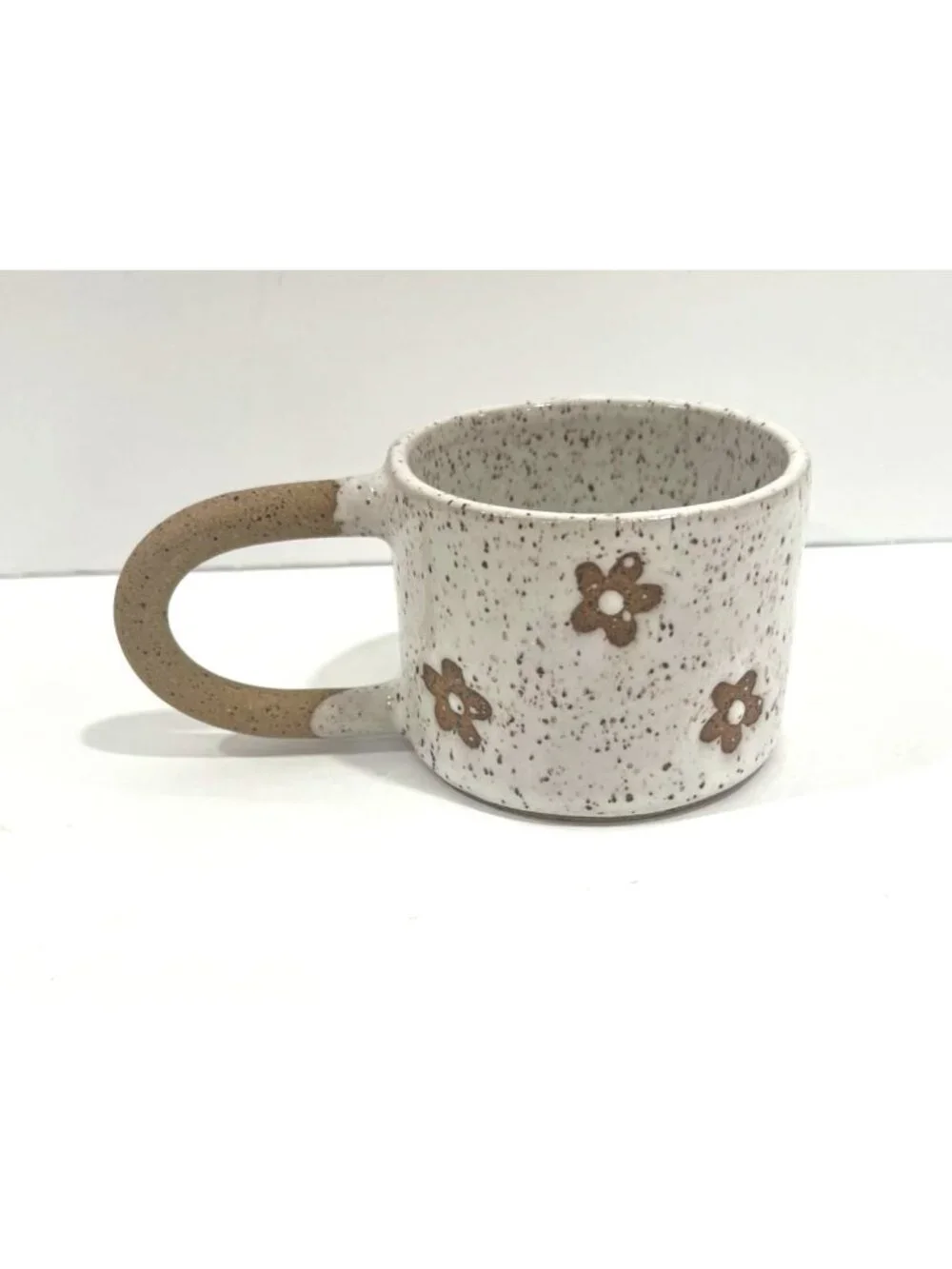 Ceramic Daisy Wide Loop Handle Coffee Mug Speckled Floral Design Beige White